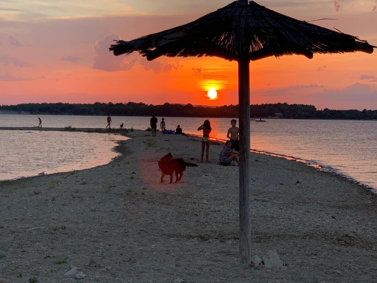 Aparthotel Dalmacija Privlaka  Luaran gambar